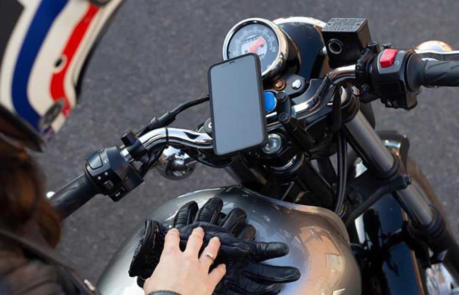 ¿Qué funda de iPhone 13 para moto elegir?